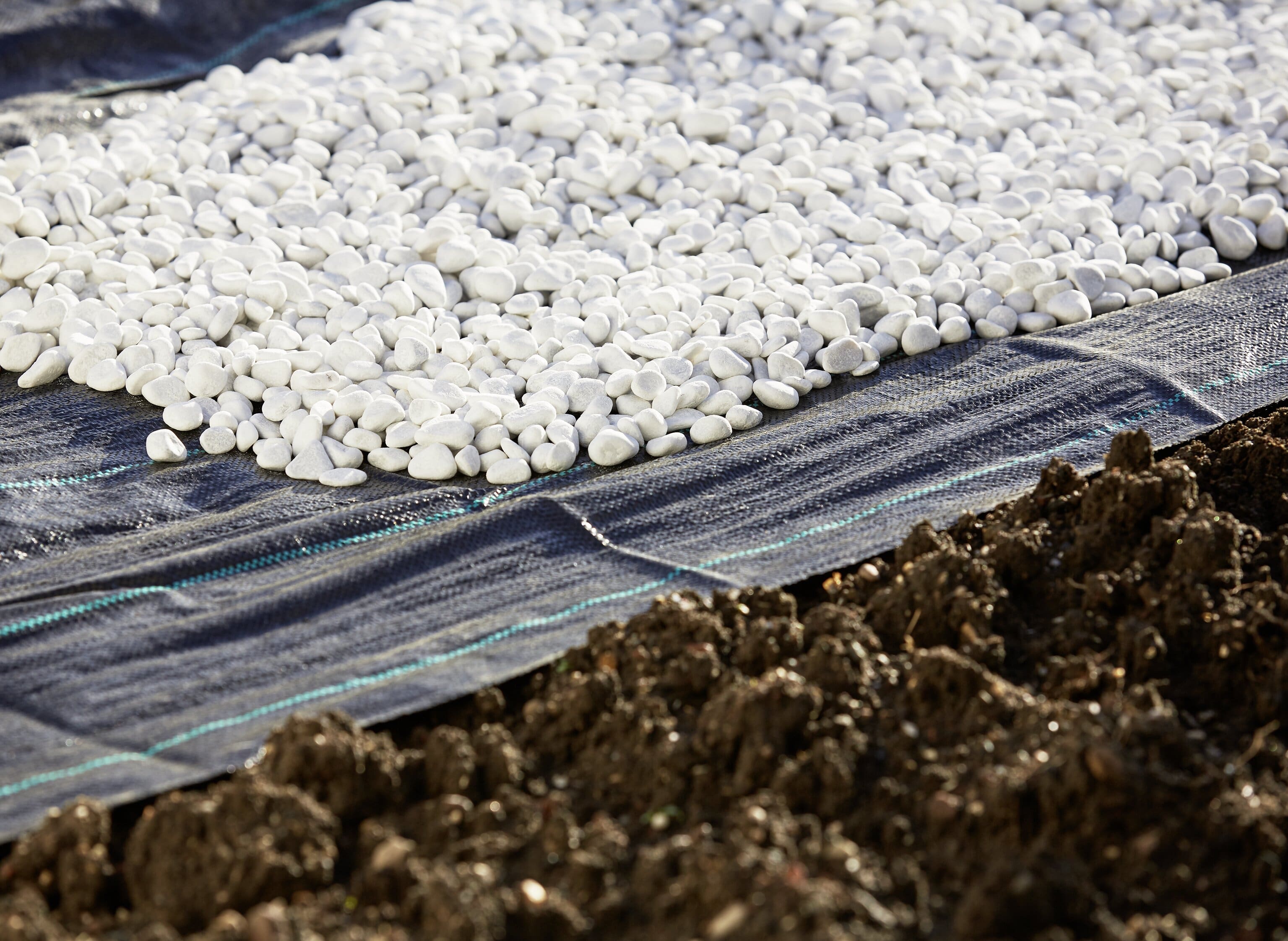 Unkrautsperre für den Wegebau